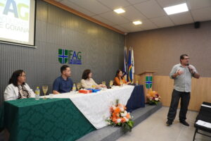 FAG promove diálogo essencial sobre uso racional de medicamentos com participação de estudantes e especialistas
